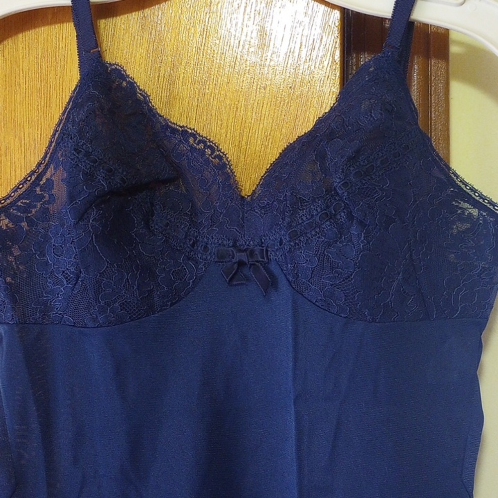 Warner's Compli-Fit Navy Blue Nylon & Lace Slip w/ Adjustable Straps, 32A - Picture 2 of 6